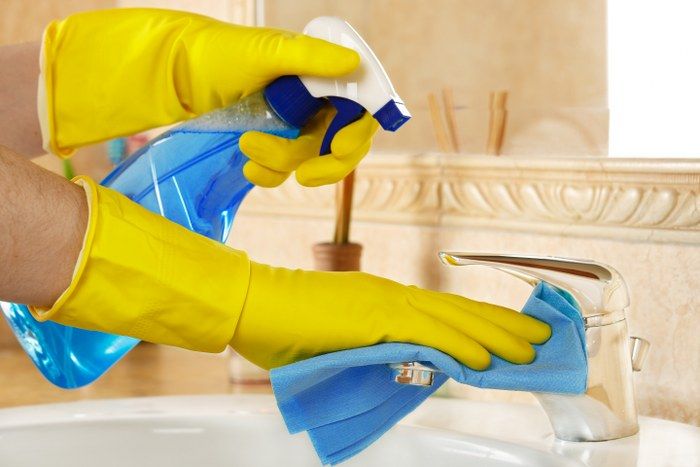 How to deep clean a bathroom