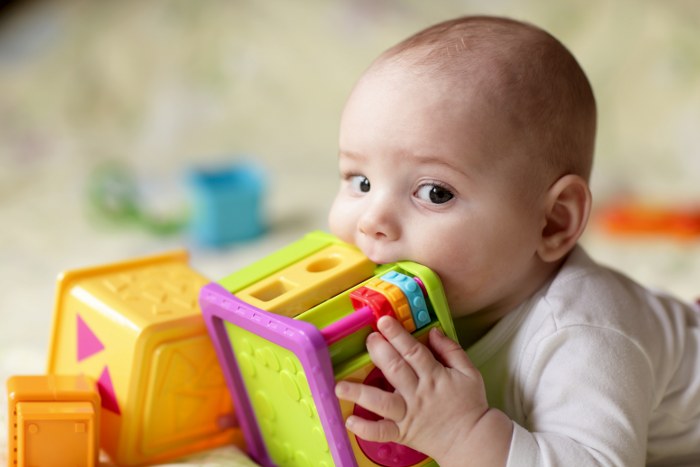 cleaning baby toys