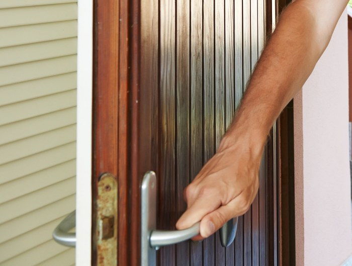 cleaning door handles