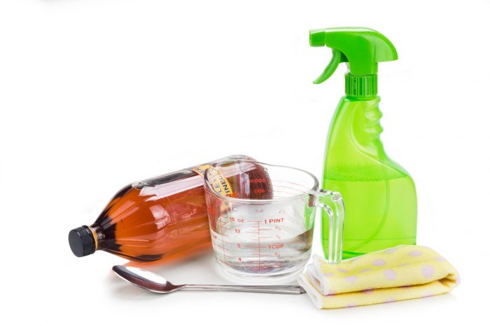 home cleaning with vinegar